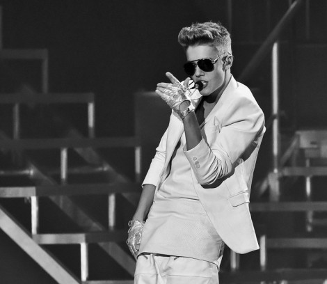 Justin Bieber Banned From Vienna Nightclub For Groping Girls