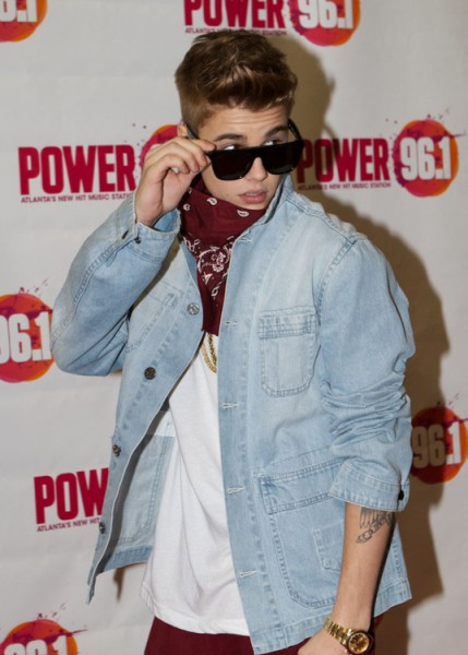 Justin Bieber Spits In Woman’s Drink At Gym Like A Spoiled, Roidy Punk