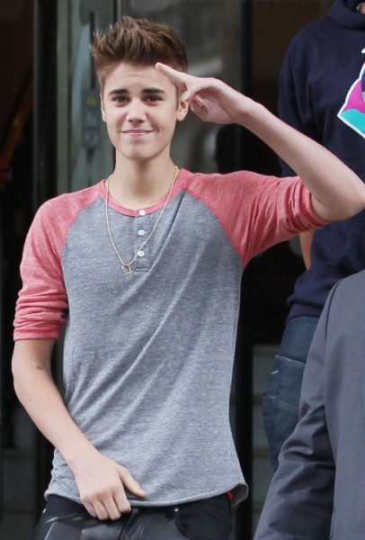 Justin Bieber’s Pot Party Pics Sold For $25,000: Who Is The Rat Responsible For Marijuana Scandal?