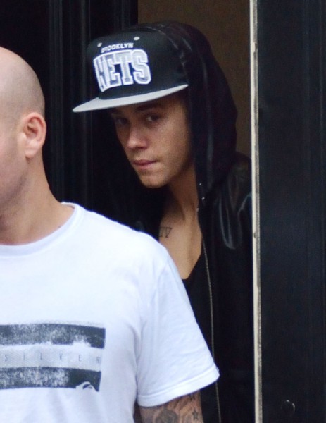 Justin Bieber Pot Scandal In Sweden – Police Found Marijuana And Stun Gun In Tour Bus