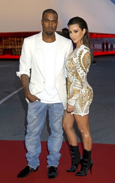 Kanye West & Kim Kardashian Snubbed By Lakers Kiss Cam, Kanye Goes Ballistic!