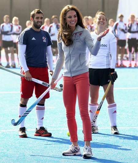 Kate Middleton Plays Hockey And Looks Hot In Coral Tight Skinny Jeans (Photo)