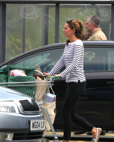 Kate Middleton Demands a Bargain while Shopping for Antiques: Royals Want Discounts Too!