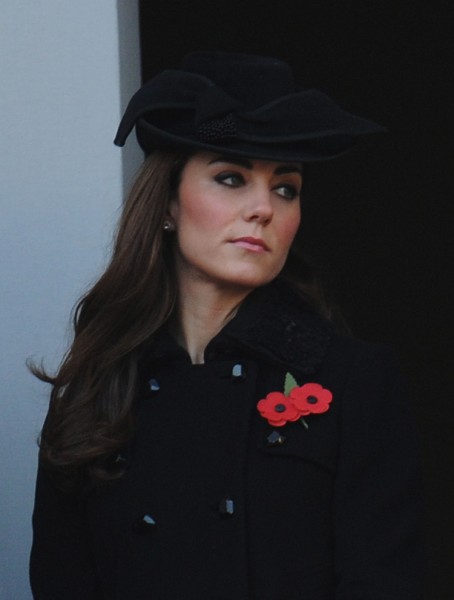 Kate Middleton Baby Bump Bikini Photos Bought For $150K, Is The Palace Making The Scandal?