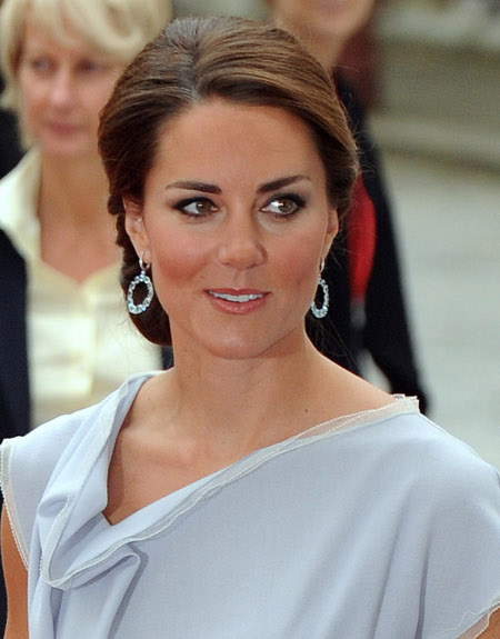 Kate Middleton Pregnant — Refuses to Drink Alcohol at Royal Banquet
