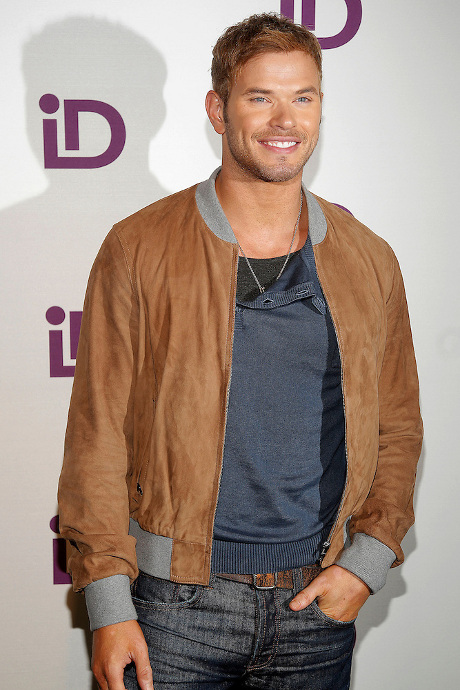 Twilight Star Kellan Lutz Hosts Debut Event for iD Gum — New Gum For Teens from Stride Gum! (Photos)