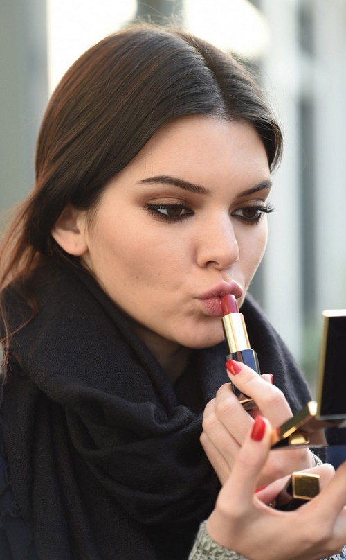 Kendall Jenner Is The New Face of Estee Lauder (VIDEO)