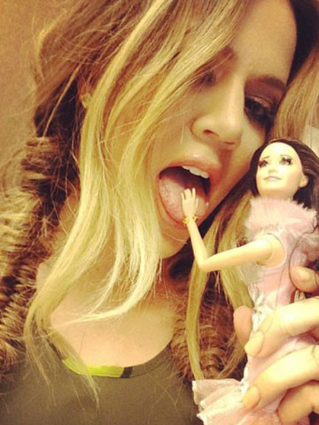 Khloe Kardashian Sucks on Glamorous Plastic Doll in Scandalous Las Vegas Selfie Pic! (PHOTO)