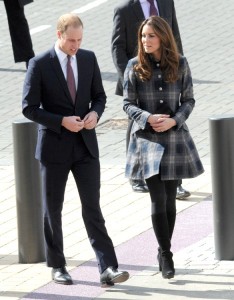 Kate Middleton Mommyrexic - Is Kim Kardashian A Better Example For Pregnant Women? 0411