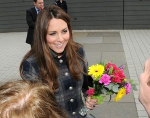 Kate Middleton Mommyrexic - Is Kim Kardashian A Better Example For Pregnant Women? 0411