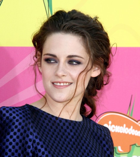 Kristen Stewart Partied With Lindsay Lohan, Invited Her To Hang Out With Robert Pattinson!