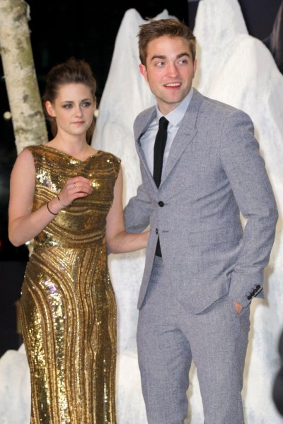 Kristen Stewart Struggles To Make Robert Pattinson Love Her