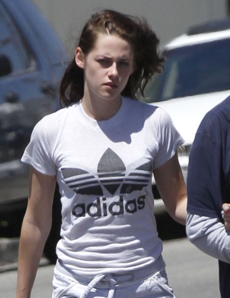 Robert Pattinson Vows To Save Kristen Stewart – Selfless or Self-Serving?