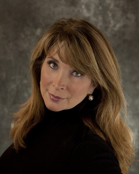 National Sports Commentator Lisa Belkov-Snyder Emcees Cakes for Cancer Event