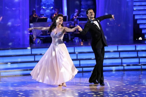 Lisa Vanderpump Dancing With the Stars Cha Cha Cha Video 4/8/13