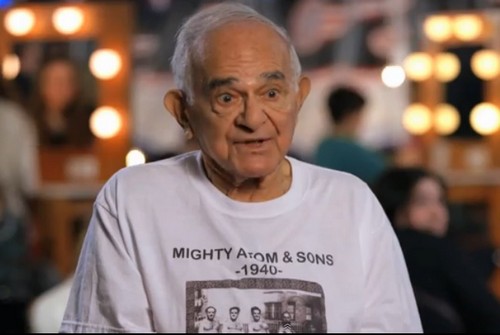 SEE Mike Greenstein 93 Years Old Pull Car With Teeth On America’s Got Talent (VIDEO)