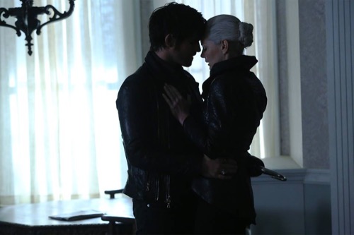 Once Upon a Time Recap 11/15/15: Season 5 Episode 8 & 9 “Birth/The Bear King”