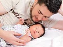 The pregnant man wants to be a surrogate! And Other News