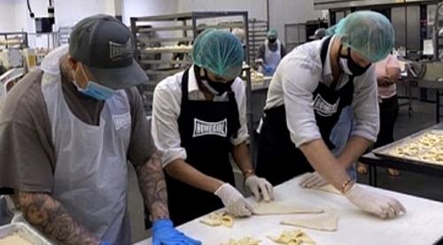 Prince Harry & Meghan Markle Work Alongside Former Gang Members – Volunteer At Homeboy Industry’s LA Bakery