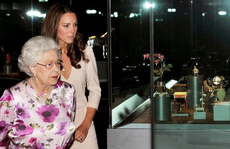 Queen Elizabeth Tells Kate Middleton Her Own Funeral Plans – Monarch’s Health Failing Due to Mystery Illness
