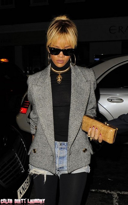 Rihanna Hooks Up With Rob Kardashian