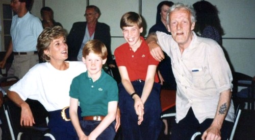 Rift Between Prince William & Prince Harry Heartbreaking and Profound – Moved Renowned Author To Tears