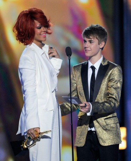 Justin Bieber Is Cheating On Selena Gomez With Rihanna