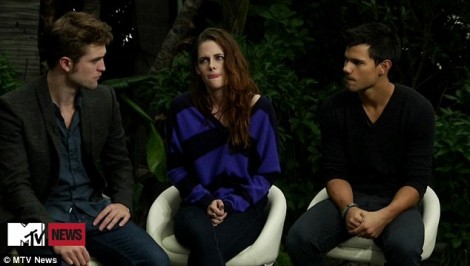 Robert Pattinson Assures Fans Sex With Kristen Stewart Is Worth Waiting For