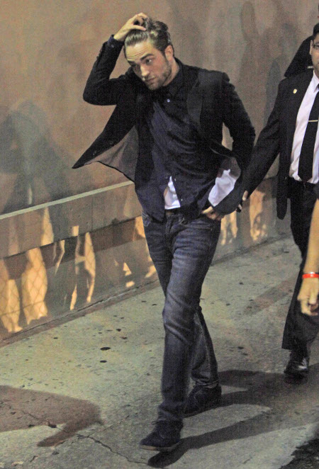 Robert Pattinson Admits on ‘Jimmy Kimmel Live’: ‘I Still Am Homeless!’ (Video)