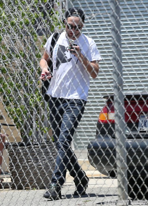 Robert Pattinson Still In Love With Kristen Stewart, Obsessed and Desperate – Report