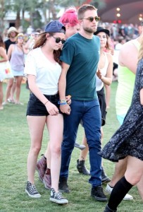Robert Pattinson And Kristen Stewart Cuddle At Coachella - And Avoid Liberty Ross (Photos) 0414