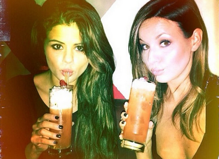 Selena Gomez Back On Alcohol And Drugs – Relapse In London (Photo)