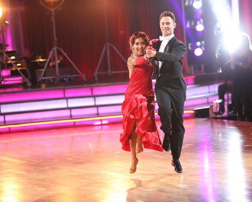 Nicole “Snooki” Polizzi Dancing With the Stars Jive Video 10/7/13