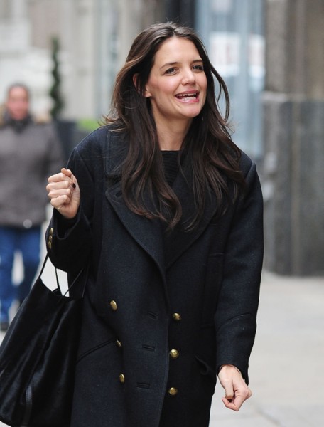 Katie Holmes Tries To Rebuild Life In Hollywood, Forces Tom Cruise To Stay Away!