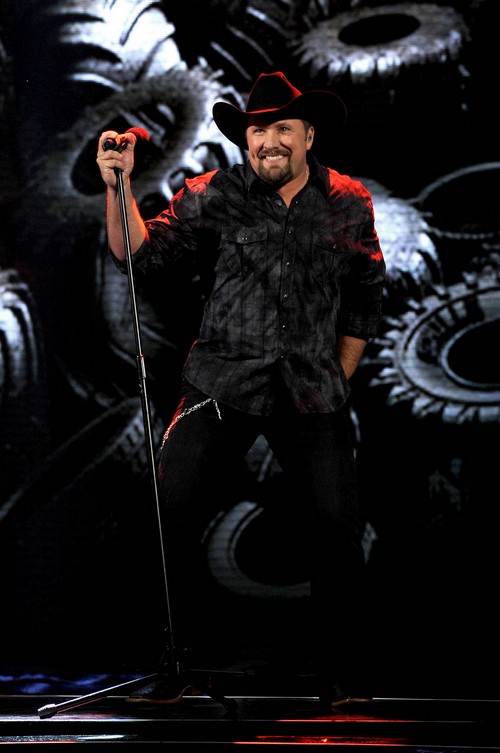 Tate Stevens Sings “Tomorrow” The X Factor 12/19/12 (Video)