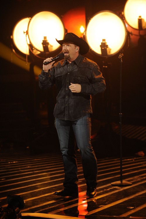 Tate Stevens Sings “Please Come Home For Christmas” The X Factor Finale 12/20/12 (Video)