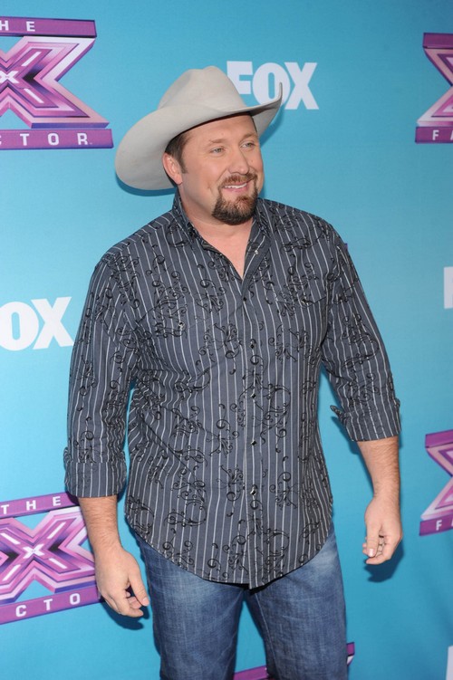 Tate Stevens and Little Big Town Sing “Pontoon” On The X Factor 12/19/12 (Video)