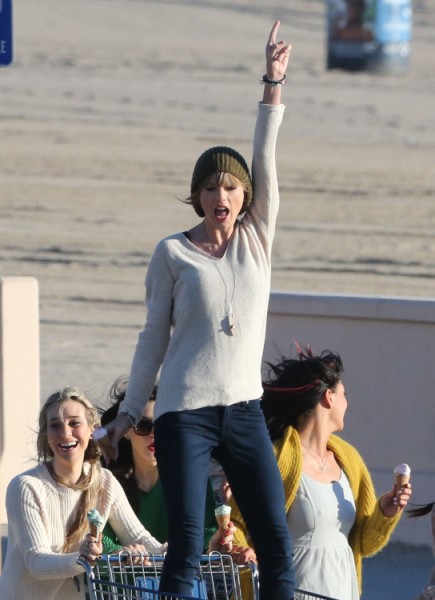 Taylor Swift Mocks Harry Styles AGAIN In Music Video, Why Won’t She Move On?