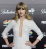 Taylor Swift Flashes Cleavage After Harry Styles Avoids Her In London (Photos) 0125