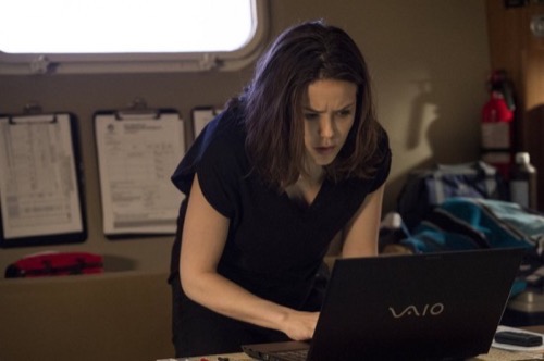 The Blacklist Season 2 Finale Recap – Elizabeth On FBI’s 10 Most Wanted List: “Masha Rostova”