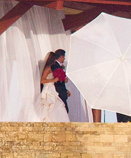 First Photos: Nick Lachey’s New Bride Vanessa Minnillo’s Wedding Dress