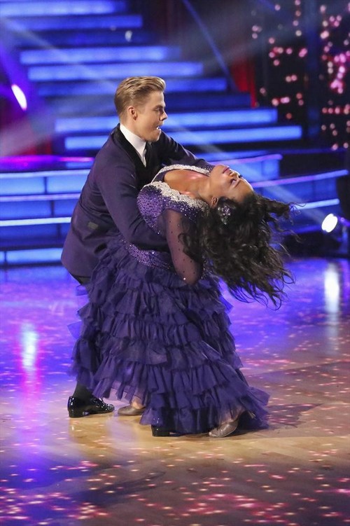 Amber Riley Dancing With the Stars Samba Video 10/21/13