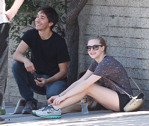 Justin Long Dumps Amanda Seyfried Because She’s A “Serial Dater”