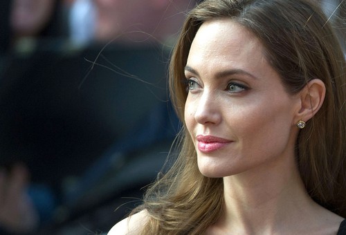 Angelina Jolie Addicted To Painkillers – Back On Drugs After Double Mastecomy? (PHOTOS)