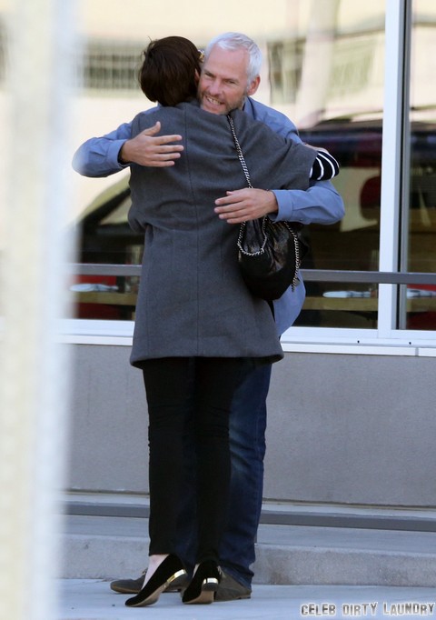 Anne Hathaway Caught Kissing Mystery Man – Marriage Crisis? (Photos)