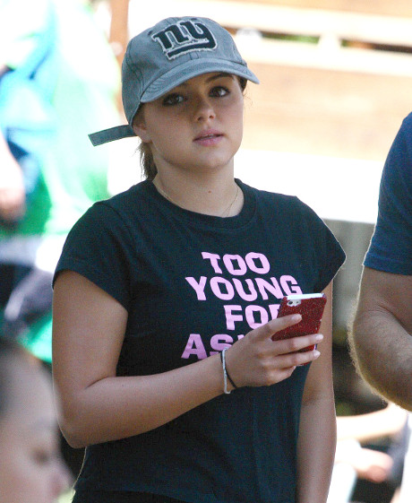 Ariel Winter’s Mother Chrystal Workman Denies Weird Sexual Abuse Allegations she was never Accused of!