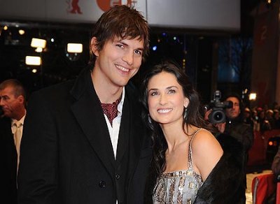 Ashton Kutcher Cheats On Demi Again