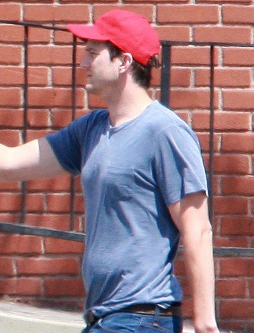 Ashton Kutcher Displays Dad Bod in New Photos: Gains Sympathy Weight For Mila Kunis Pregnancy