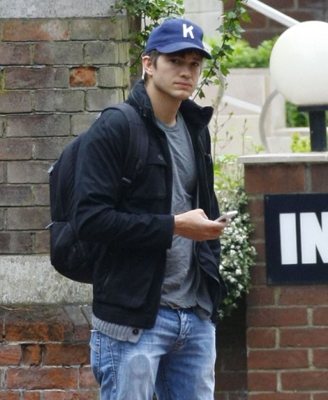 Demi Moore Showing Pics Of Former Love Ashton Kutcher