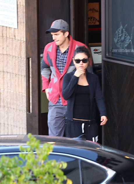 Ashton Kutcher Terrified Mila Kunis is Cheating on Him–Steals Her Phone and Tries to Catch Her!
